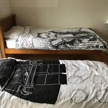 Remarkable Large 1-bed Nr Apartment *