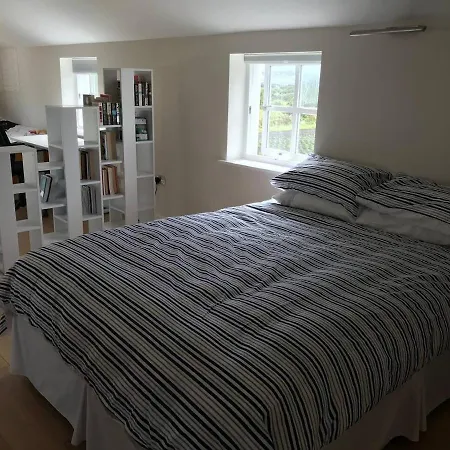 Remarkable Large 1-bed Nr Apartment