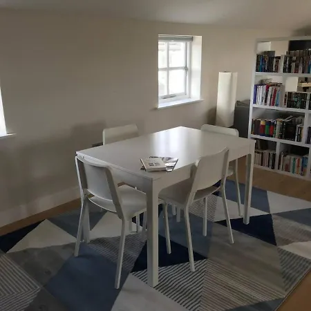 Remarkable Large 1-bed Nr Apartment