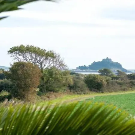 Remarkable Large 1-bed Nr Apartment Penzance