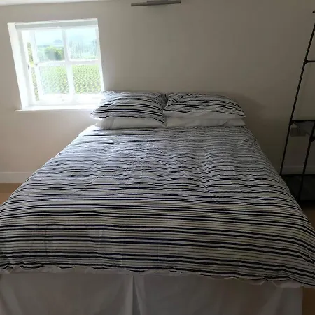 Remarkable Large 1-bed Nr *